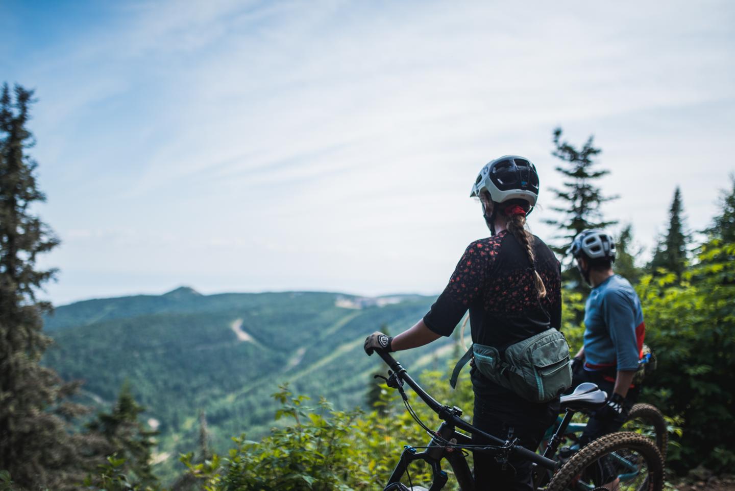 Vélo de montagne vue sur le Maillaird